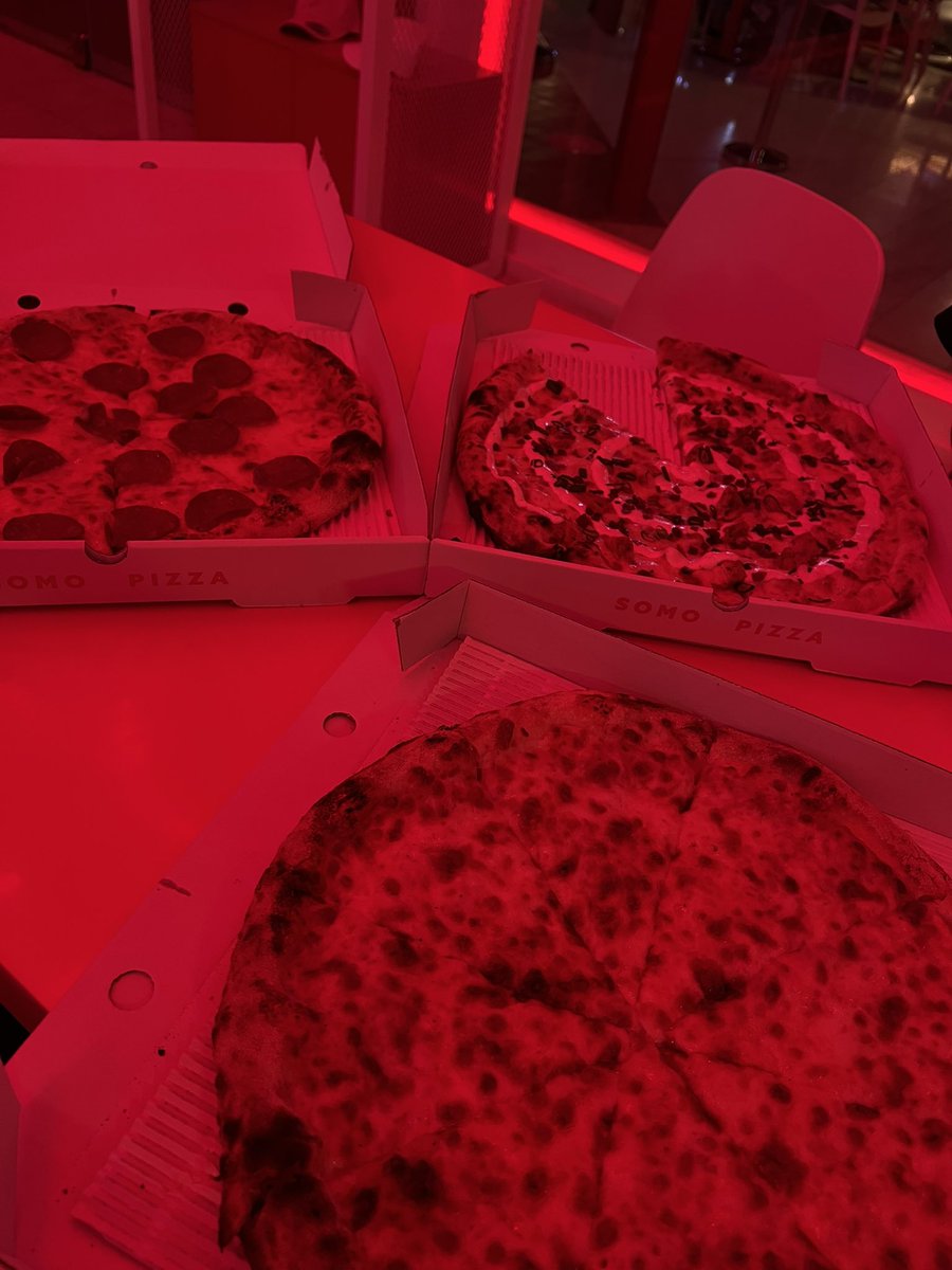 Kuz3x's tweet photo. 🍕. https://t.co/t6XRQoeNsM