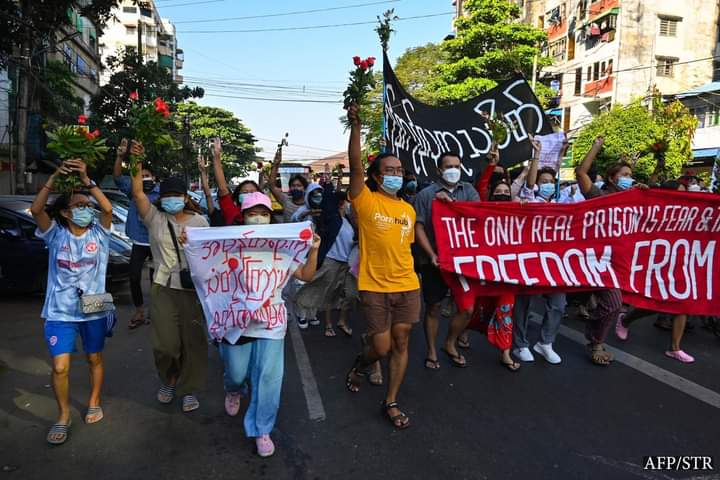 FREEDOM FROM FEAR !! Today Yangon Strike marched this morning. There's nothing to be feared more than living under Min Aung Hlaing and his terrorists.
#HelpMyanmarIDPs #Dec5Coup
#WhatsHappeningInMyanmar