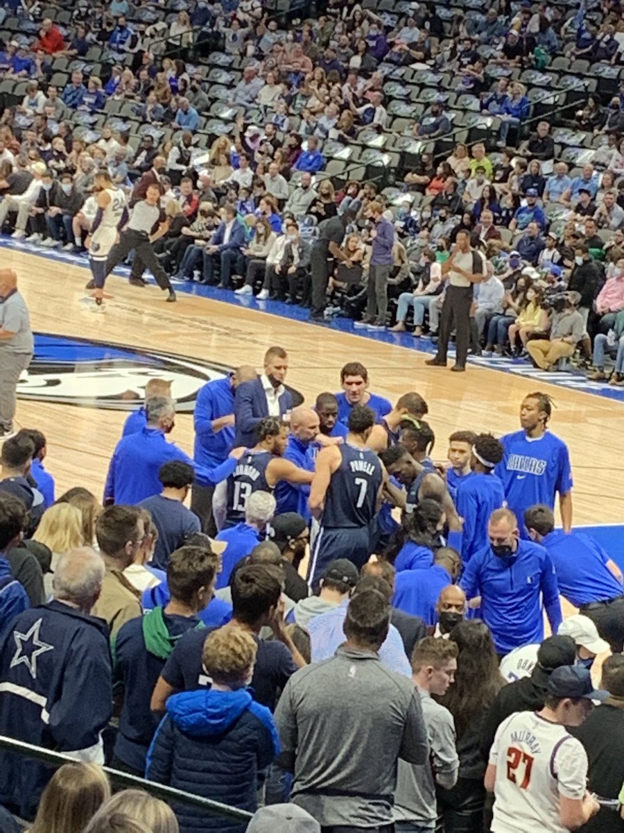 SeanBarton113's tweet photo. Mavs vs Grizz - great seats for a terrible game https://t.co/LWjk9zX7aW