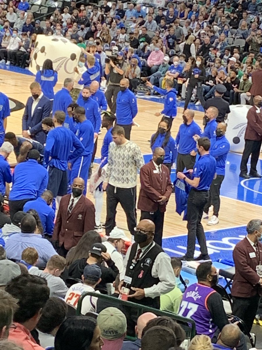 SeanBarton113's tweet photo. Mavs vs Grizz - great seats for a terrible game https://t.co/LWjk9zX7aW