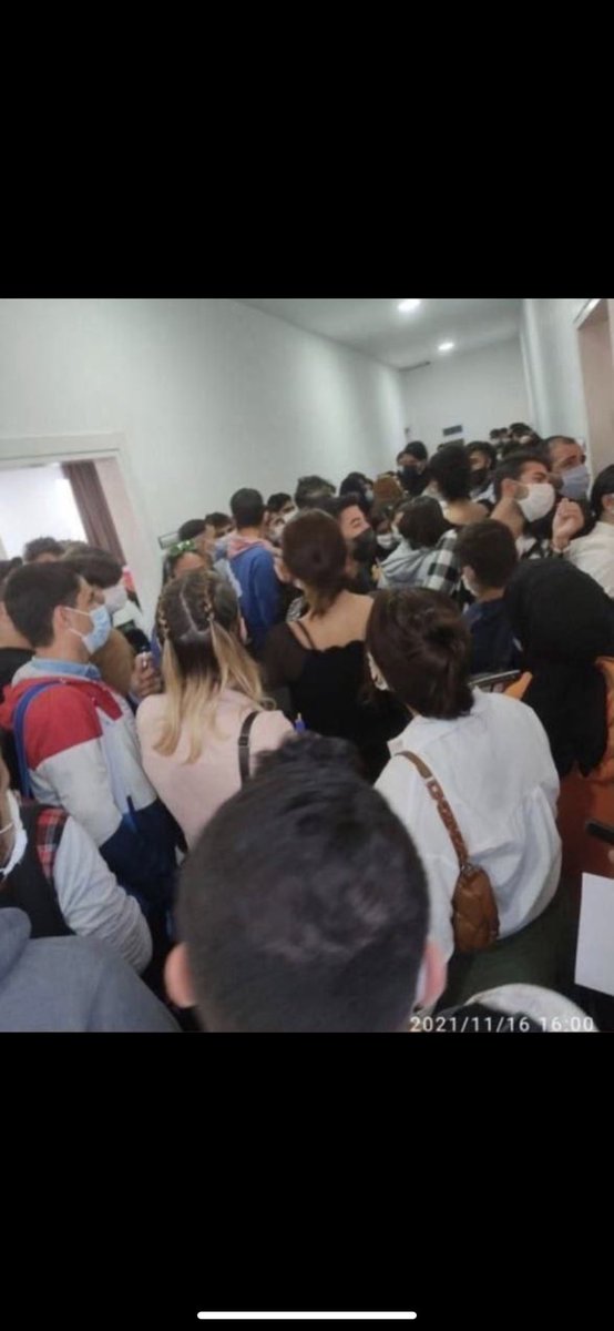 LittleAuntyMimi's tweet photo. Tekrardan gündemdeyiz lütfen bastırın pazartesiye kadar 1 milyon yapalım  #kabinezkuşağıonlineistiyor https://t.co/t5l3qB8mNH