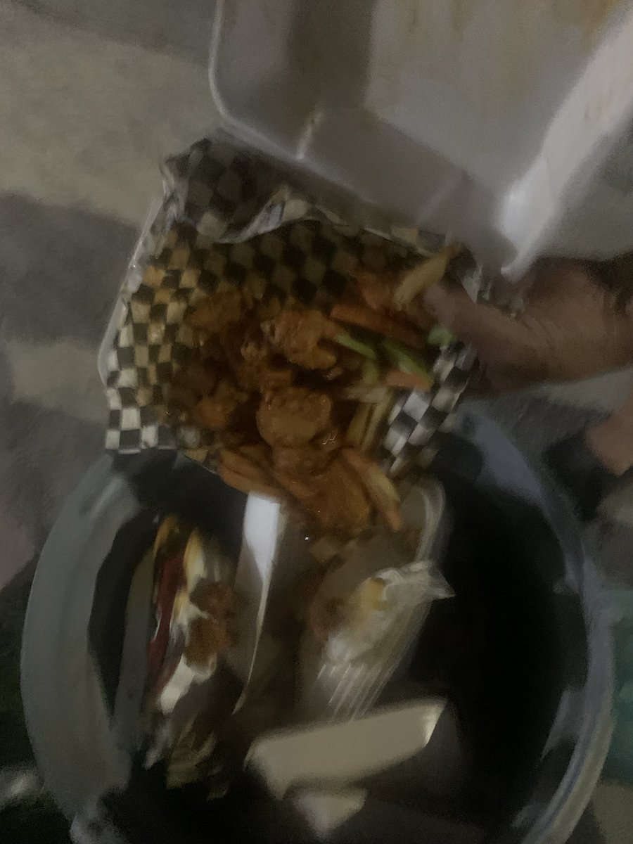 WilleG28's tweet image. @DidifoodMX @DiDi_Mexico #Didi #DidiVendePriductosPidridos #Piojo #TigresVsLeon #DidiFood lo que les pedí y recibí después de dos horas, #Basura #Directo #NiParaElPerro