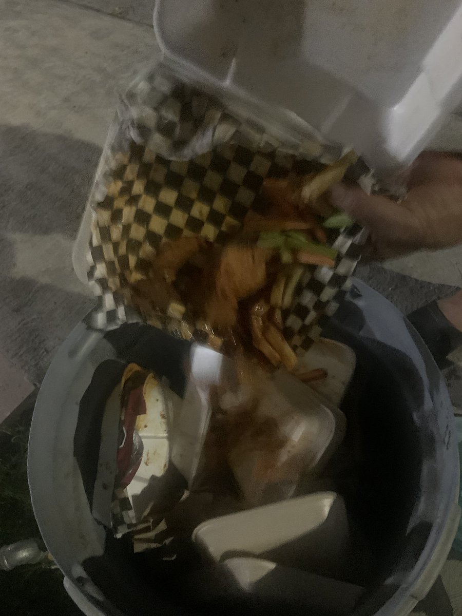 WilleG28's tweet image. @DidifoodMX @DiDi_Mexico #Didi #DidiVendePriductosPidridos #Piojo #TigresVsLeon #DidiFood lo que les pedí y recibí después de dos horas, #Basura #Directo #NiParaElPerro