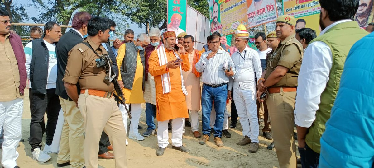 upendratiwari_'s tweet photo. मुख्यमंत्री सामूहिक विवाह कार्यक्रम शुरू होने से पहले कार्यक्रम स्थल पर तैयारी का जायजा लिया । https://t.co/e2XPm7armv