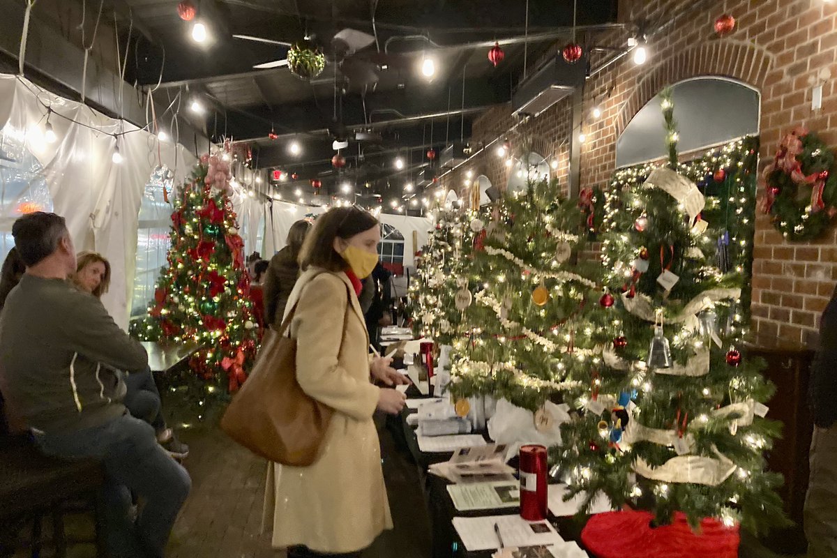 Duncan4FC's tweet photo. Another City holiday tradition, Tree Fest, wrapped up Saturday at 4P’s. A chance to bid on 4’ decorated trees to benefit local community service non-profits. Meridian HS musicians added to the festive atmosphere. Winning bidders can fetch their trees Sun. 11am-1pm. #livelocalfc https://t.co/j6zbBEJZA2