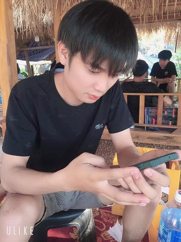 kCxHbIUXAXOSvMq's tweet photo. ເຖິງເຈົ້າສິບໍ່ເຫັນຄ່າ ແຕ່ຂ້ອຍກະຢາກໃຫ້ເຈົ້າເຫັນທ່າແລະລີລາຂອງຂ້ອຍກ່ອນ😂😂😂 https://t.co/Ea2KMxTI7X