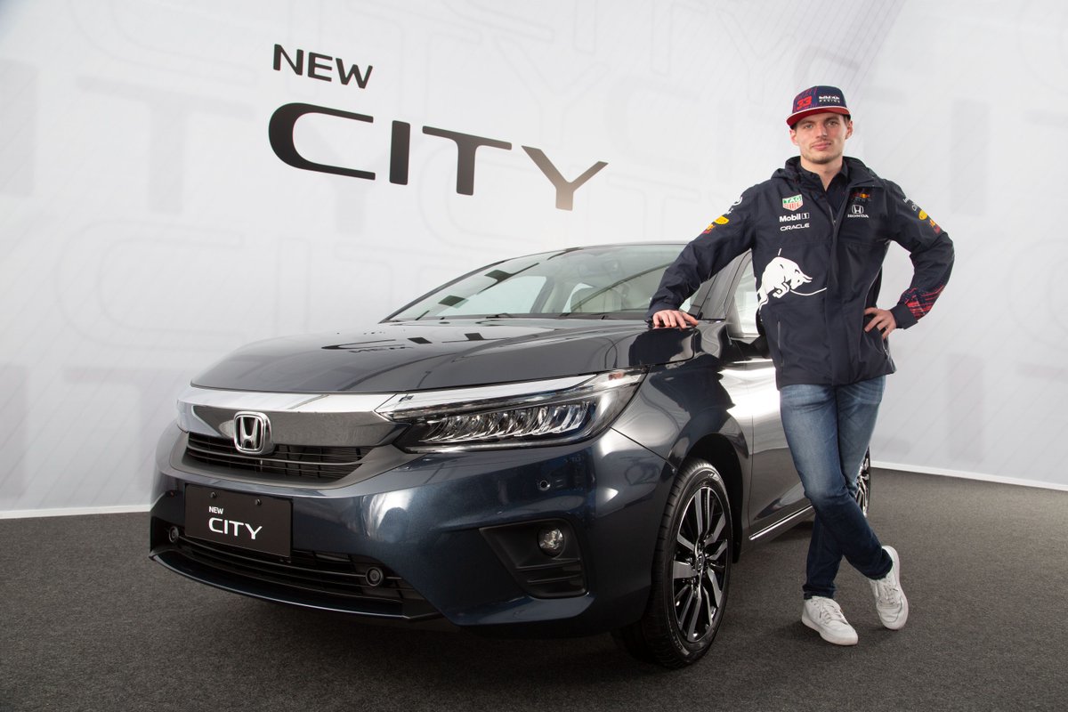 Honda_Saudi's tweet photo. تحديات فورمولا1 في قمة حماسها

لمن تتوقع الفوز؟

#advanced_and_sporty #PoweredByHonda #Jeddah_Corniche_Circuit
#SaudiArabianGP #SaudiGP #JeddahGP #F1 #SaudiF1 #Jeddah https://t.co/nvMe4VOltC