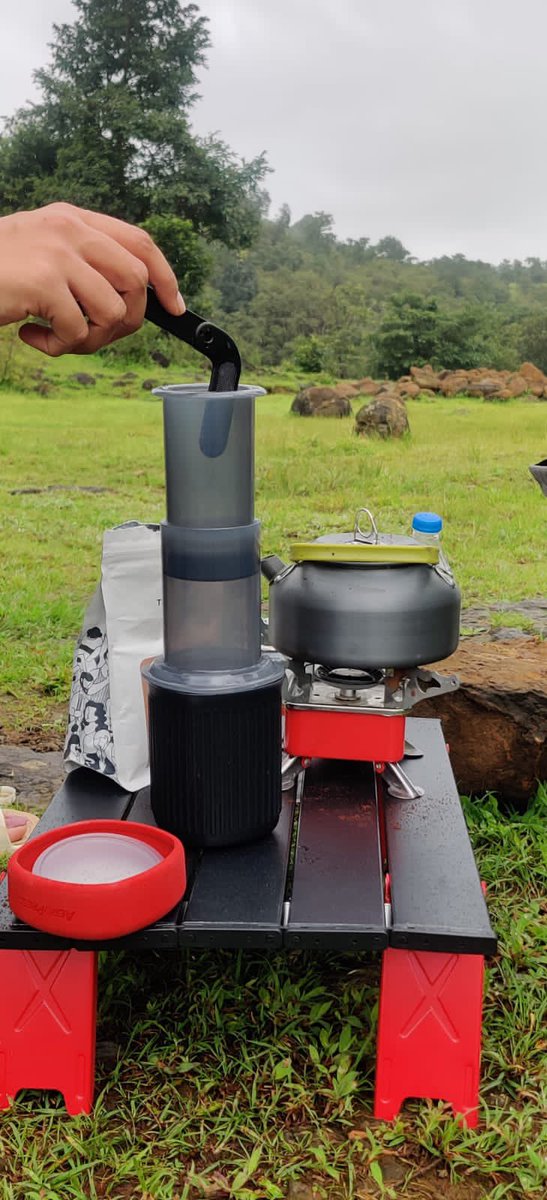 Geeky_Foodie's tweet photo. Our favourite Sunday camping food is Kaapi, Maggi, Soup !
My cousins also enjoy sunny side up eggs and some BBQ!
#AeropressTravel #Kaapiness
#SundayMorningCamping with my favourite people.
#ThrowbackThread of pics. 1/ https://t.co/aqGqX3zUl7