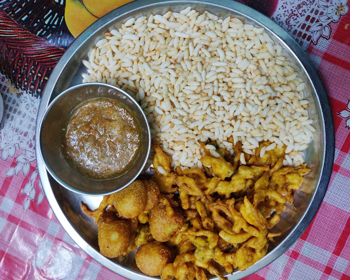 jitendra_films's tweet photo. ମୁଢି ଓ଼କୁଡି Winter Sunday Breakfast 😋
#Desifood #odiafood #satisfation https://t.co/XgCOgSIMbv