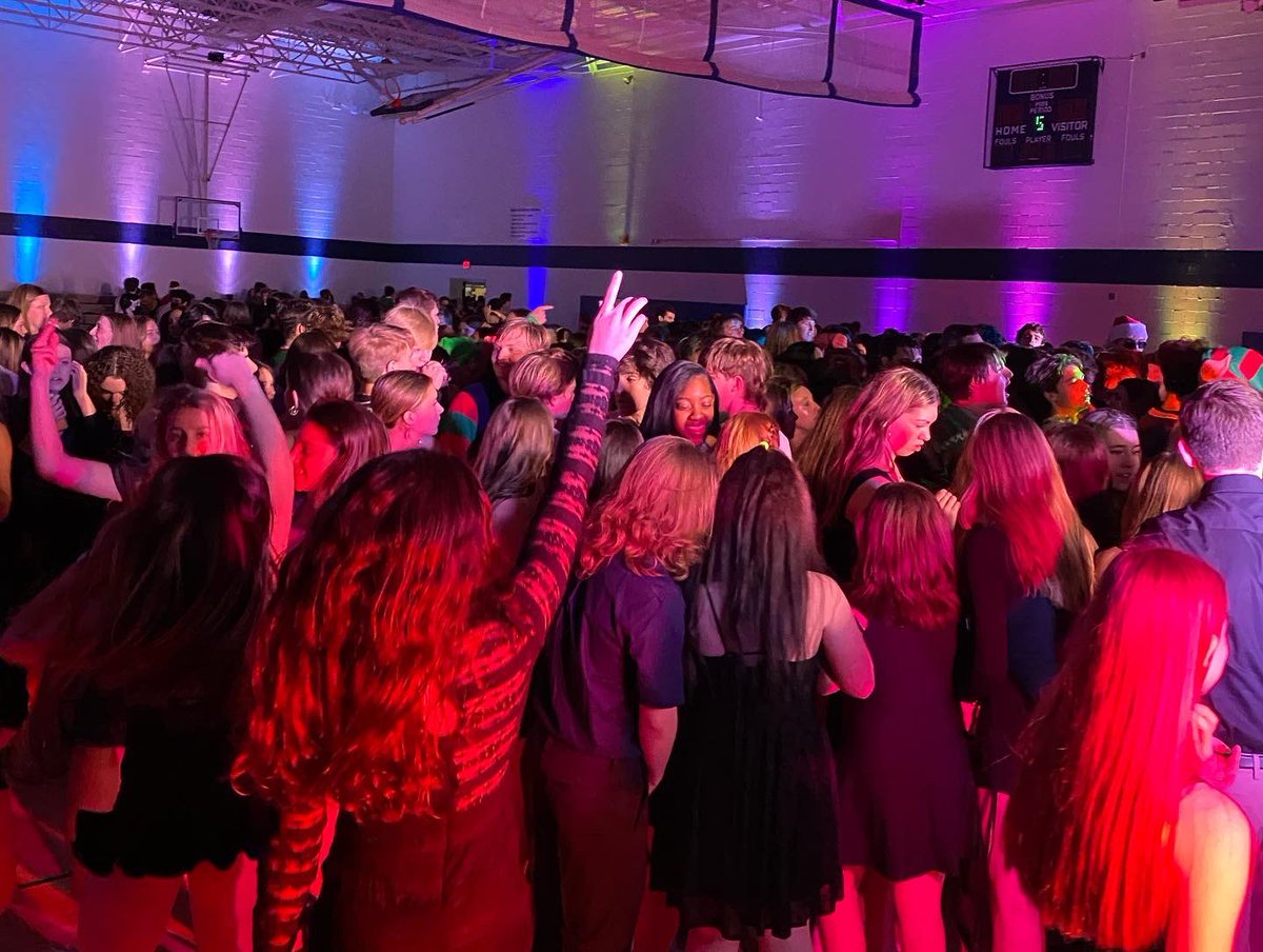 HudYearbook tweet media