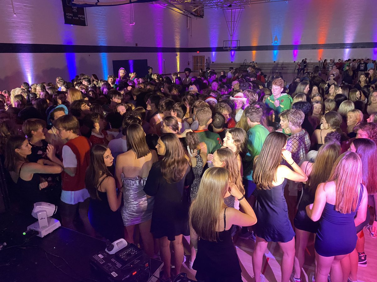 HudYearbook tweet media