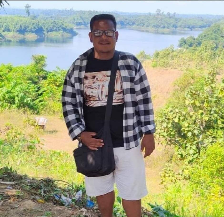 hsuluckw's tweet photo. On Dec3, the SAC abducted a philanthropist KoMoeSwe from his home in Taungoo Tsp, Bago. The reason for his abduction is still unknown. #HelpMyanmarIDPs #Dec5Coup  #WhatsHappeningInMyanmar https://t.co/LI7lrbJ64k