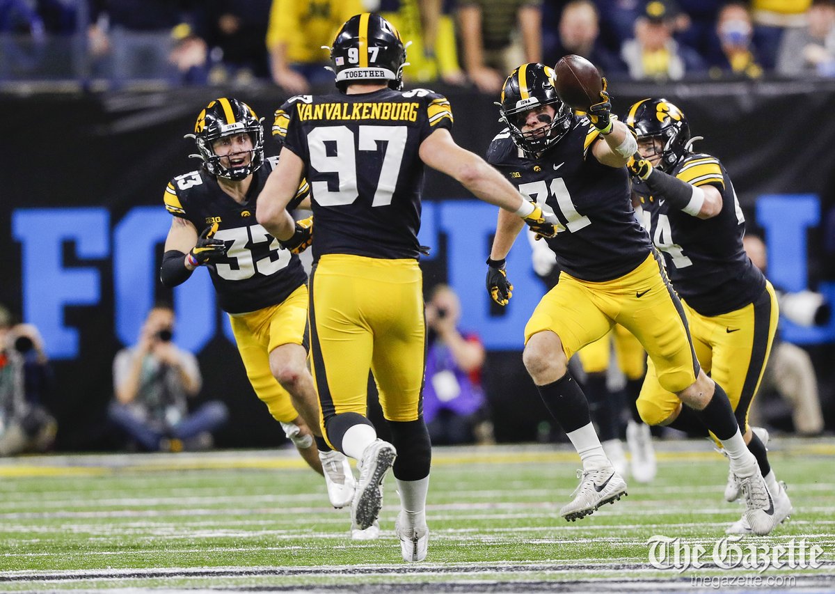 Hawkeyes blown out in Big Ten title game against Michigan 42-3.
Photos: thegazette.com/photos/photos-…
#IowaHawkeyes #BigTen #MichiganWolverines <a href="/CRGazetteSports/">The Gazette Sports</a>