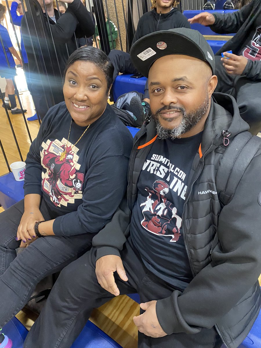 SummitGrapplers's tweet photo. Shout out to the Perks who are at Parkway South back to back Chaire last night till past 11 pm back at it at 9 am for Brandon!! #bleacherbutt #matrats #RISE https://t.co/vin58TAzDY