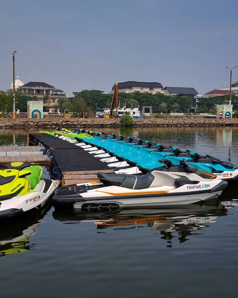 brpindonesia's tweet photo. Line up! #seadoolife 
#gtxpro #jetski #bali #watersports #indonesia #baliindonesia #travel #fun #adventure #parasailing #bananaboat #watersport #seadooindonesia #holiday #beach #travelphotography #instagram #nature #instagood #wonderfulindonesia #picoftheday #seadoo #lifestyle https://t.co/G3qLZwf2Je