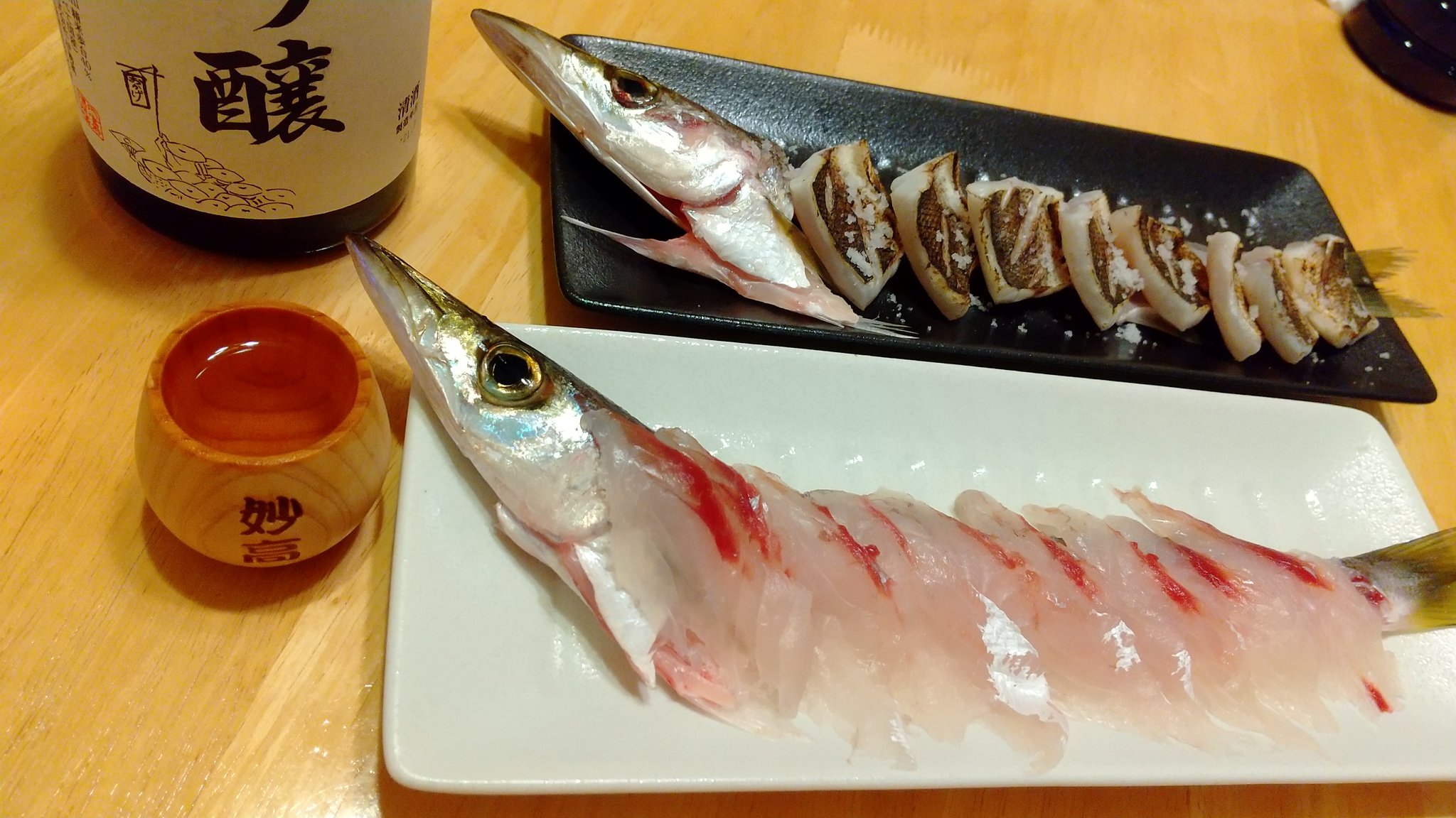 中尾隆徳 やっぱりカマス料理の定番は コレ 炙り刺と刺身ですね 最高 アラは後程潮汁に変身 良い出汁がでますよ 釣り カマス 料理 T Co Exjpv5mlta Twitter