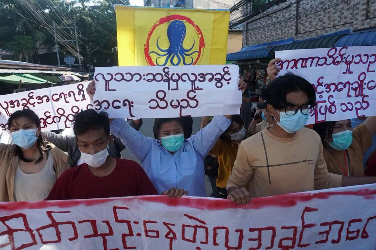 The anti-regime movement was staged in #Yangon by a joint marching of TaKaTha students' union, Y.A.T, LGBT community Yangon, Labour Alliance, &amp; OCTOPUS. #HelpMyanmarIDPs #Dec5Coup  #WhatsHappeningInMyanmar