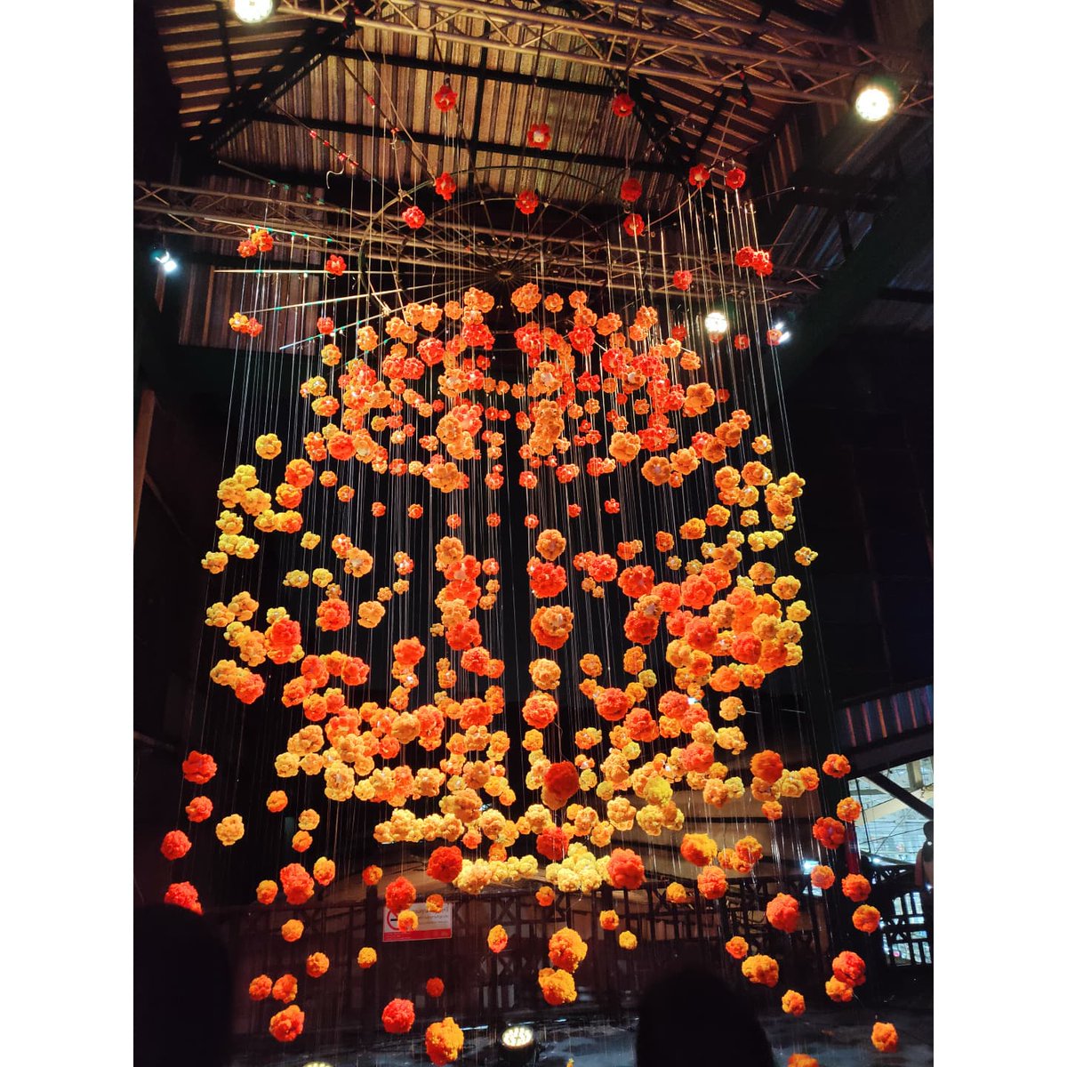 Oh_Aoh49's tweet photo. สวยดี เสียดาย
น่าจะให้ลงทะเบียนทางเวบ
เข้าชมเป็นรอบ
เพราะไปถึงแล้วต้องรีบออก 
เลยไม่ได้ตั้งใจฟัง 
น้องๆอธิบายคอนเซ็ปงานแสดงเท่าที่ควร

#นิทรรศการ #FormofFeeling #FlowerMarket 
#คณะสถาปัตยกรรมศาสตร์ 
#มหาวิทยาลัยศิลปากร 
#HUITeamDesignSaturrateDesigns 
#ตลาดยอดพิมาน
#ปากคลองตลาด https://t.co/XacnCfxoBt