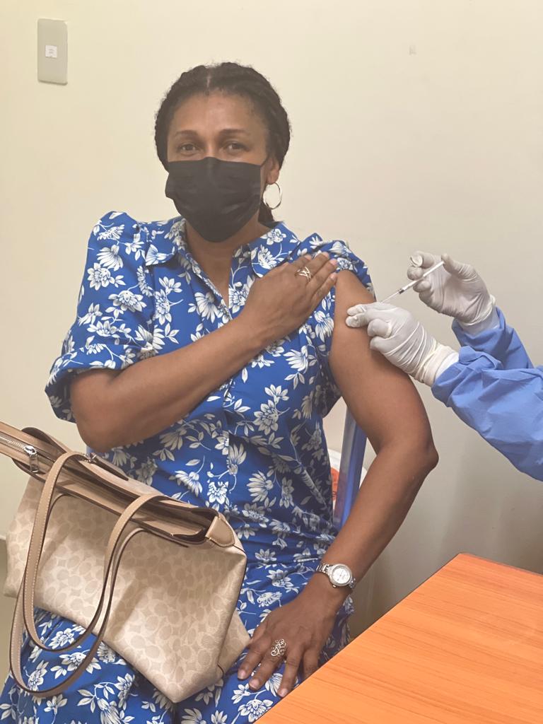 BeatricePhongo's tweet photo. #COVID19. La vaccination permet la protection contre les formes graves 
#IRNB vous propose des vaccins efficaces 
- les classiques : à base de virus inactivés, comme la grippe  le tétanos 
- les nouveaux : à Arn messager 
#VaccinezVous 
#Vaccinvousprotège https://t.co/ZJoWMQN4MK