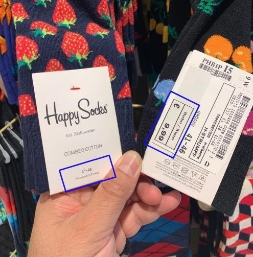 OmurdenSezgin's tweet photo. 1-Sene 2019. Hamburg’da bir mağaza. 
“Türkiye’de üretildi” ibareli bir çorap, fiyatı 9.90 Euro.
Şu anki kur ile 153,48 TL. 
Burada belki 3-5 TL ‘ye üretildi ama öyle bir süreçten geçmiş ki orada tam 30 katı değere ulaşmış. https://t.co/cinrQla3H3