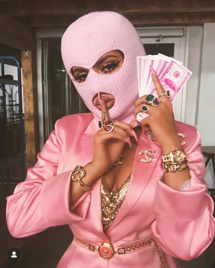 DuragKings's tweet photo. is she giving you bally vibes?
don’t resist my guy😎 https://t.co/vVAy6YBPsh
