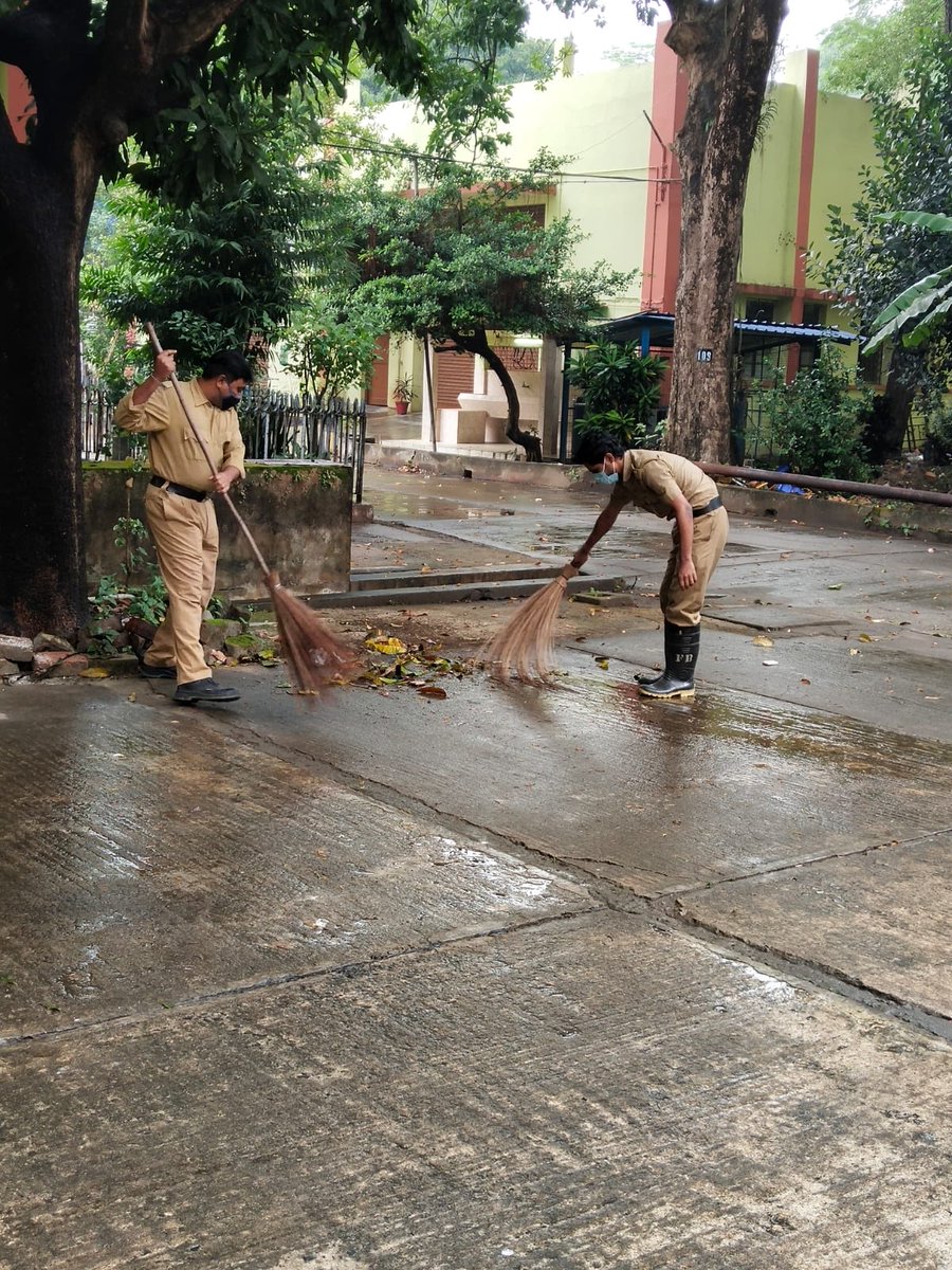 GM_OFDC_YIL's tweet photo. Busy weekday schedule often leave little time for cleaning. Hence, employees on essential duty, decided to take cleaniness drive in their sections on sunday.
#sunday
#swachhtaekaadat
#cleanplace
#swachhatapakwada https://t.co/LhjWq29U4B
