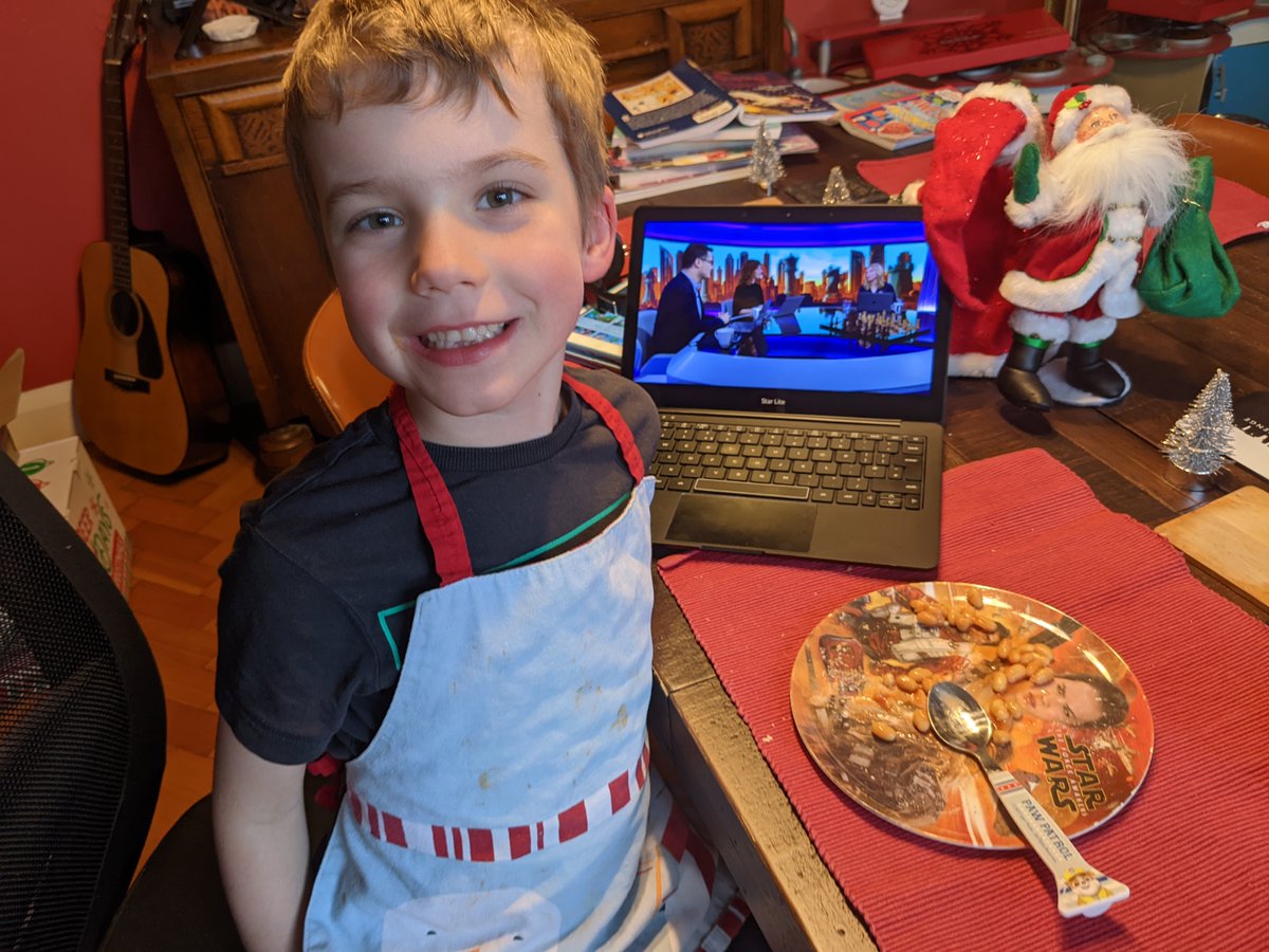 foss_or's tweet photo. Eating lunch and getting ready for a (hopefully) exciting game 8! #c24live https://t.co/NaGX6qHLx5