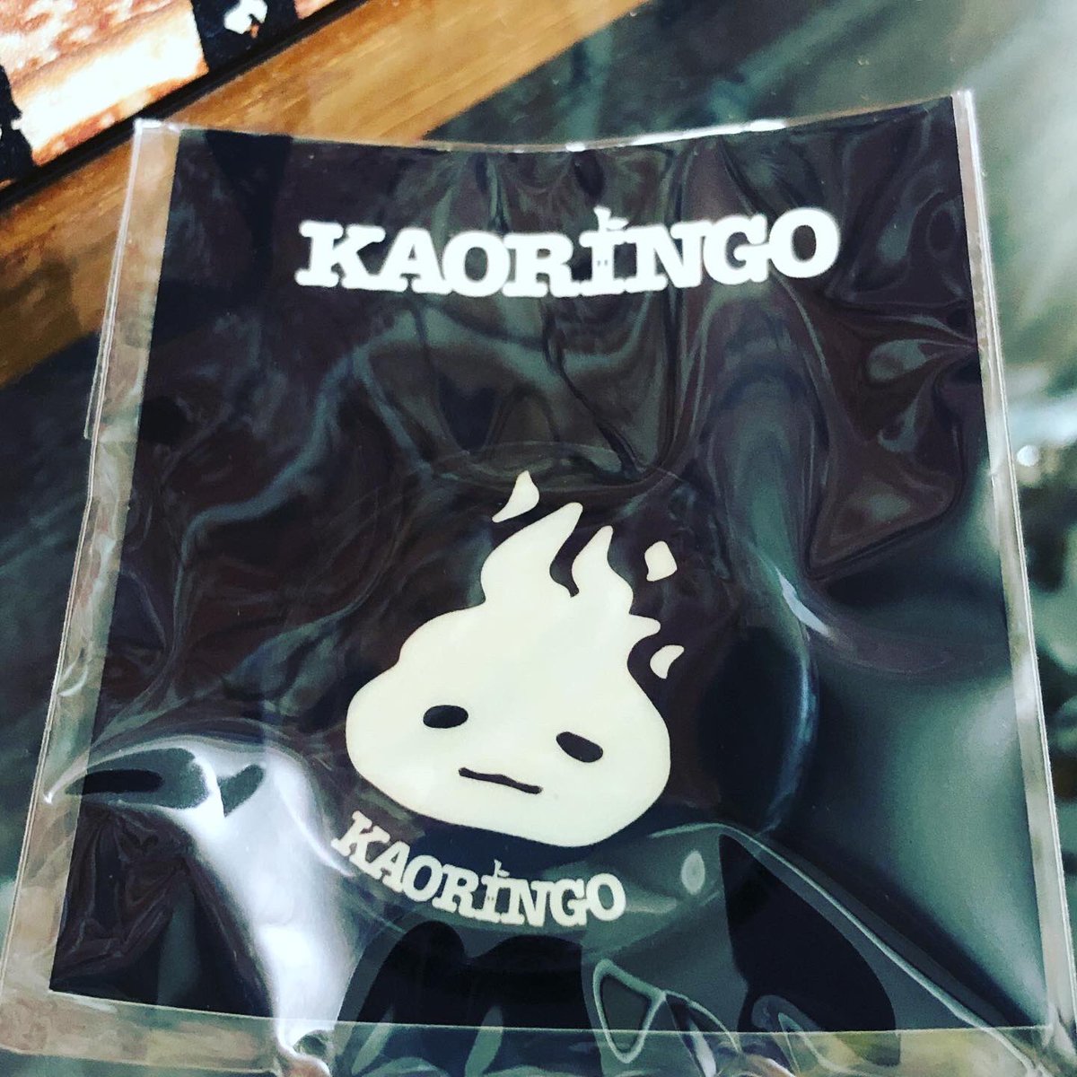 ediondsd's tweet photo. KAORINGOさんのバッジ！
やっと手に入れた！☺️✨可愛い🥺💕

#沙界妖怪芸術祭
#KAORINGO
#火の玉バッジ https://t.co/S2hakA37rZ