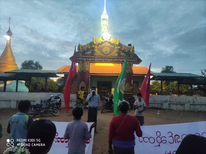 AlexMyanmar13's tweet photo. Protest against military dictatorship by residents from Sone Chaung Village, Yinmarpin Tsp.
#HelpMyanmarIDPs #Dec5Coup #WhatsHappeningInMyanmar https://t.co/0dCwhzlMbx