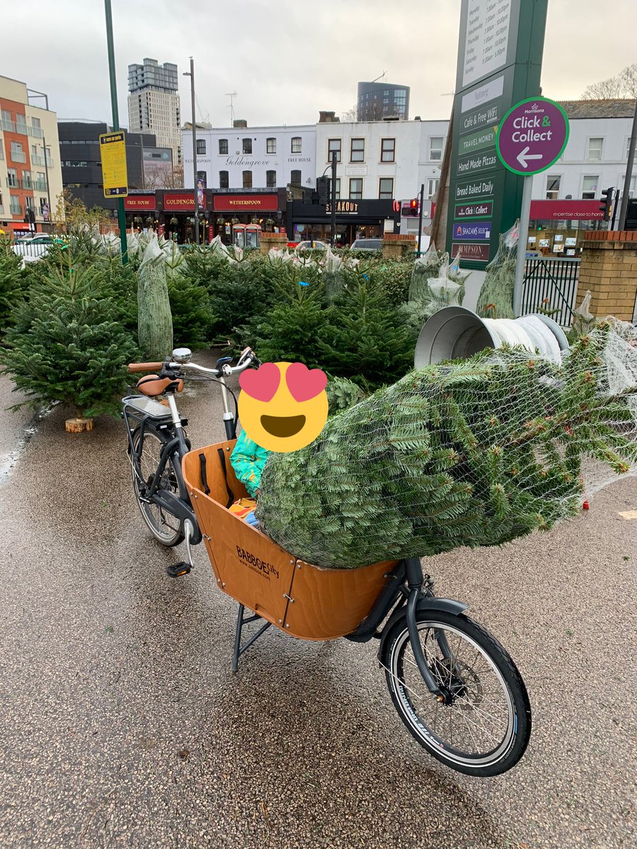 LDNBabboeCity's tweet photo. It’s beginning to look a lot like an LTN Christmas :) #treebybike https://t.co/nA3vci9DNW