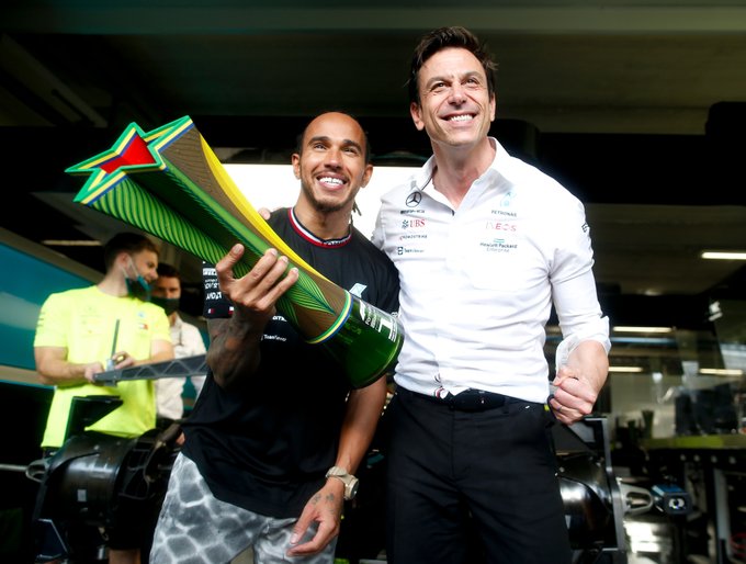 Mercedes Baas Toto Wolff Is 2 Keer Rijker Dan Lewis Hamilton Sportnieuws