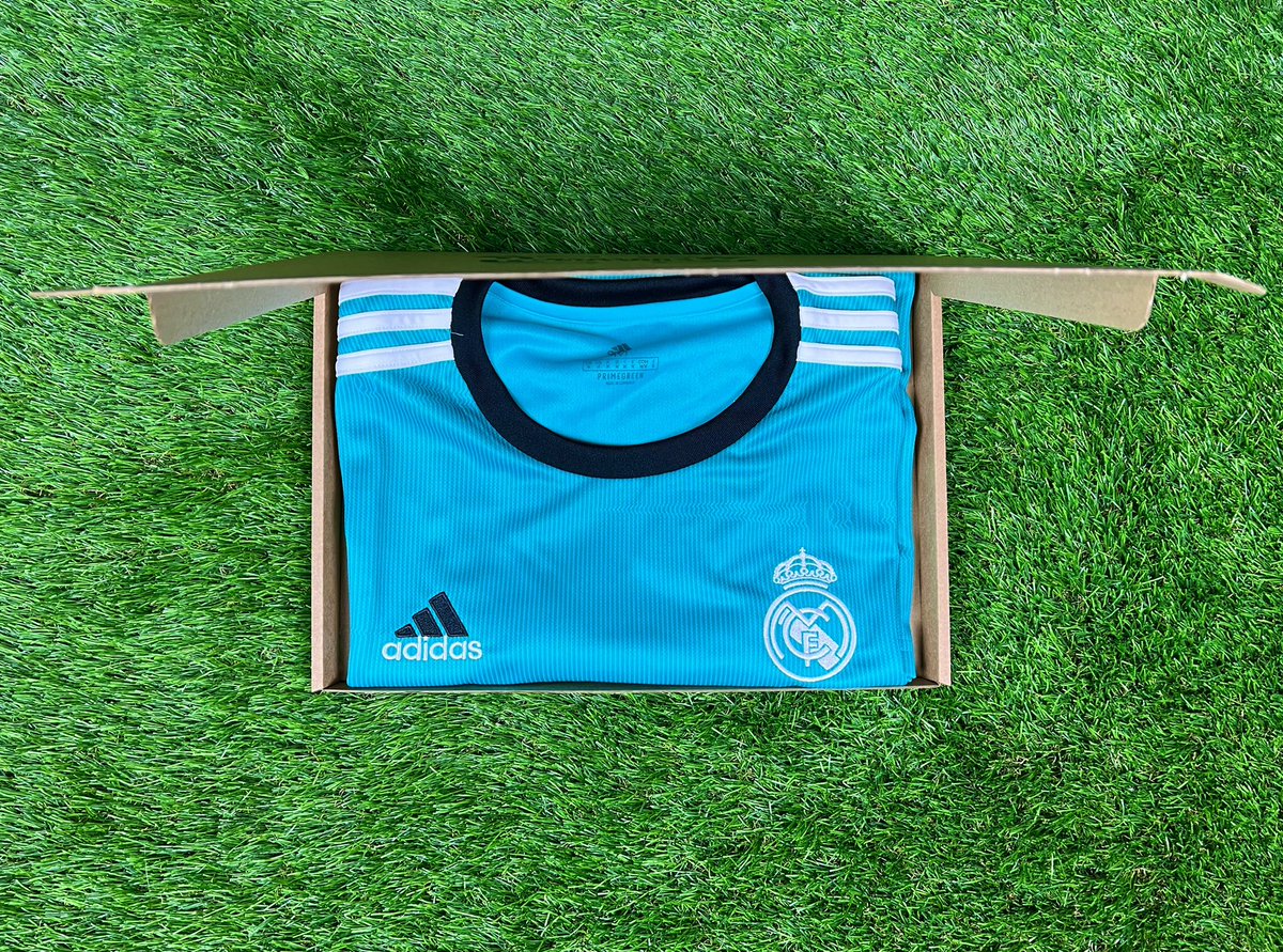 mysteryfootball's tweet photo. If Cristiano Ronaldo scores for Manchester United today, we will giveaway a Mystery Football Shirt! 👕 

To enter: 
1️⃣ RT this tweet
🤝 Follow us

Good Luck! https://t.co/IO622YUpki