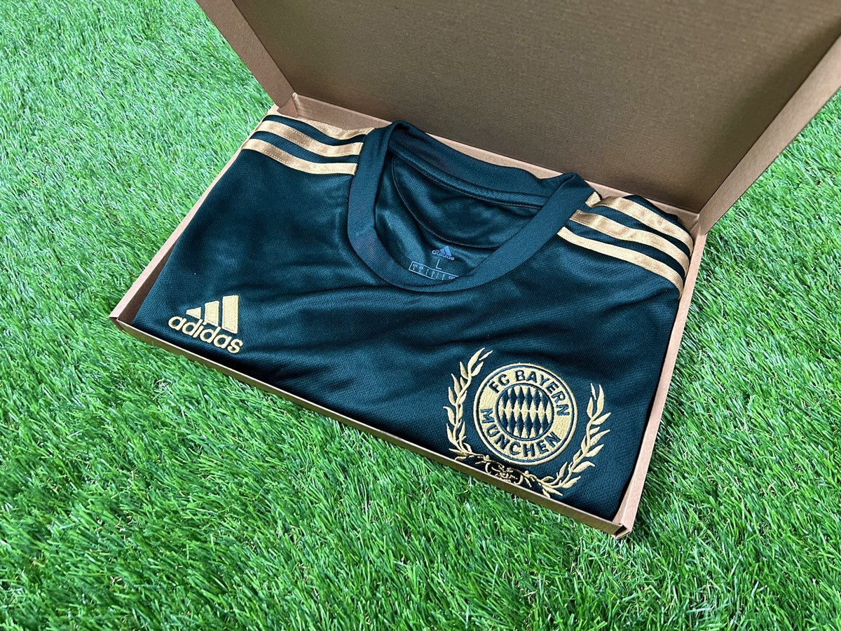 mysteryfootball's tweet photo. If Cristiano Ronaldo scores for Manchester United today, we will giveaway a Mystery Football Shirt! 👕 

To enter: 
1️⃣ RT this tweet
🤝 Follow us

Good Luck! https://t.co/IO622YUpki