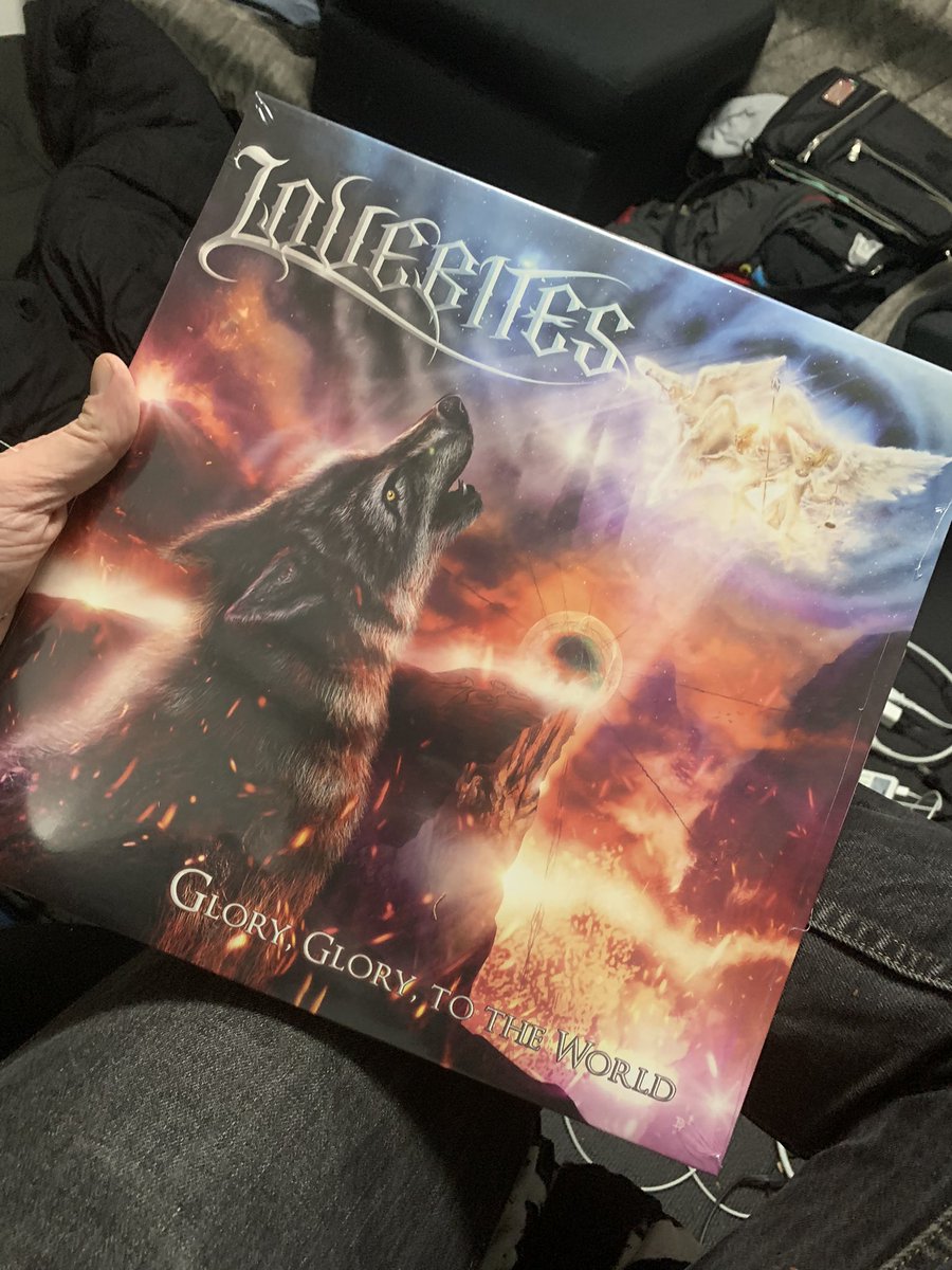 wolfwalksalone's tweet photo. 誤って2つ注文しました。販売する必要があります。
#lovebitevinyl #gloryglorytotheworld #record #2copies https://t.co/DarOD11vSV
