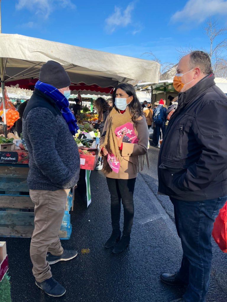"Aller vers", écouter, expliquer pour convaincre. Nous sommes à la rencontre des Français sur le marché de Tours.

Merci à tous les habitants pour leur accueil chaleureux et leur bienveillance. #5ansdeplus