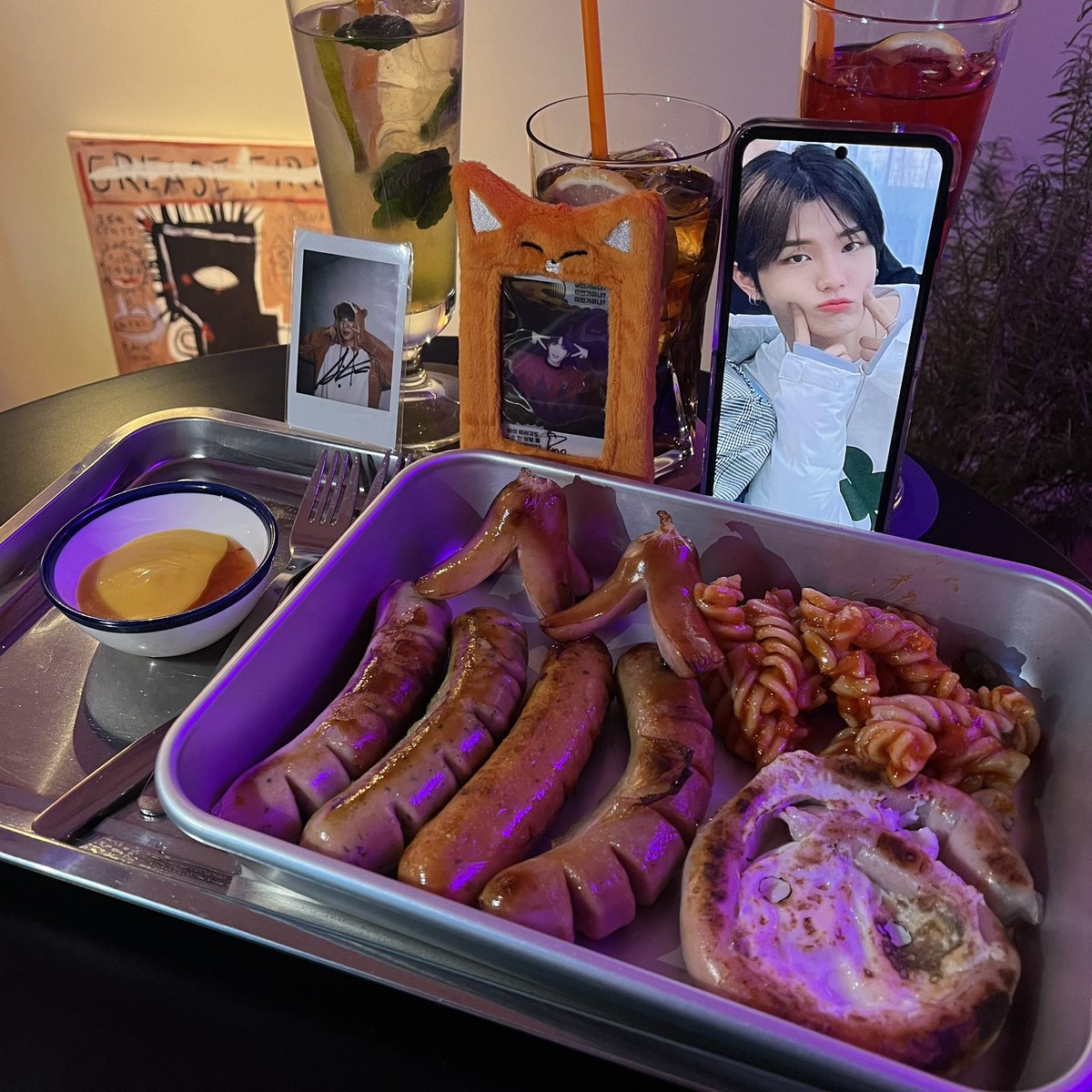 JJelly_Today's tweet photo. 갱얼쥐 칵테일 맛집 🐶💙
@GoodSeungjuny @ARTHURFAN__ https://t.co/5NpBvHtSdE