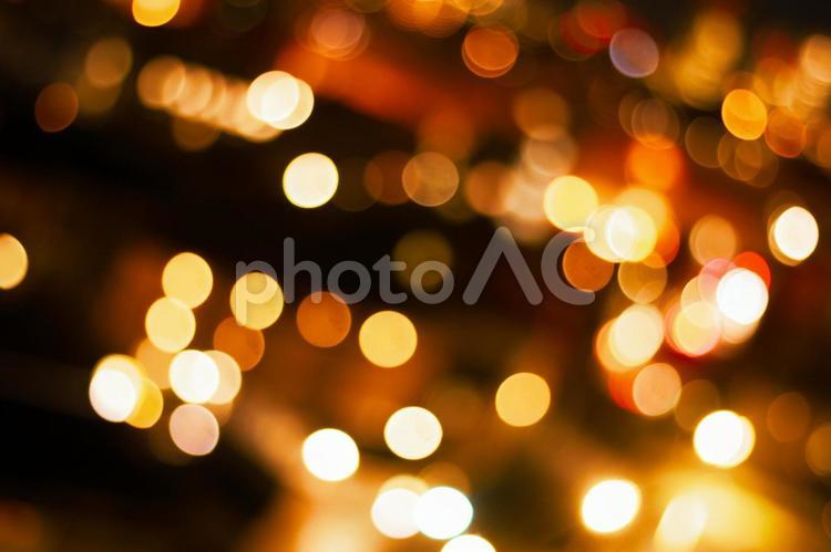 【photoAC】
タイトル：夜の街の光（ボケた光）
photo-ac.com/main/detail/22…

#フォトAC #photoAC #ストックフォト #フリー素材 #玉ボケ #イルミネーション