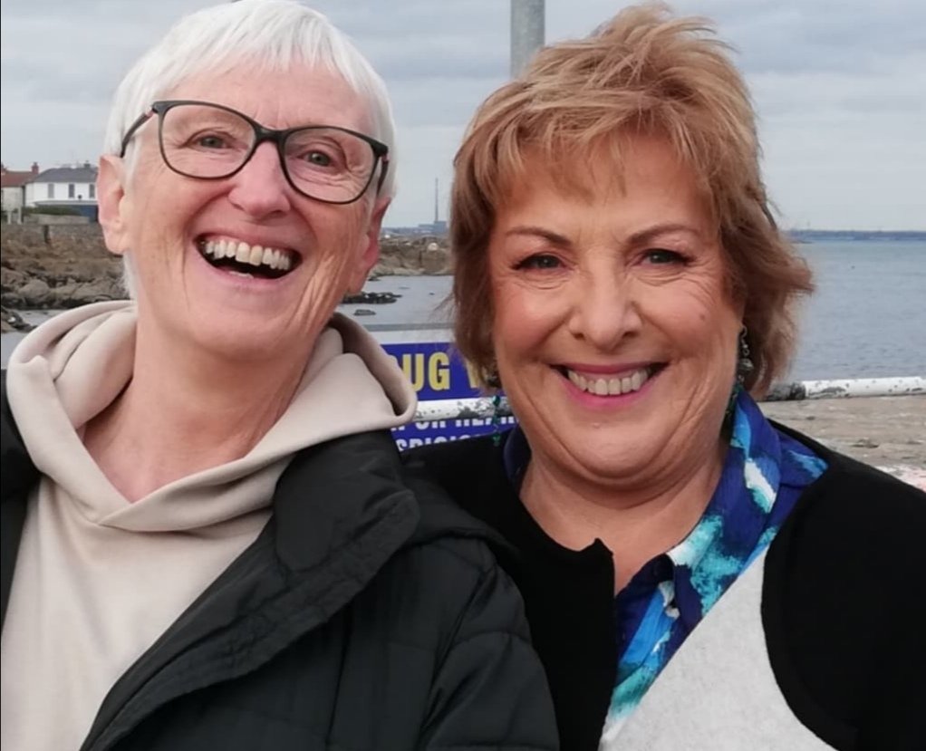 fhayesmccoy's tweet photo. That was A fierce windswept shoot @patriciascanl18! 📚🎥 Looking forward to seeing us all on your tribute to #MaeveBinchy tonight, on @RTEOne's #ShouldersOfGiants
@WAKATVIRELAND #IrishWriting #Irish #Writers #SecondWaveOfFeminism #SomeWomanForOneWoman #Maeve https://t.co/nCRKUkbzg1