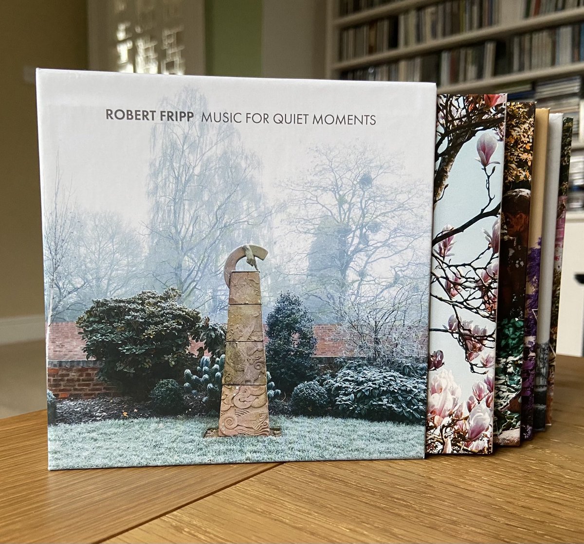 Vistablogger's tweet photo. Revelling in this wonderful box-set of Robert Fripp soundscapes. I dipped in an out of them online when released weekly through the lockdown, now enjoying them on my main sound system - wonderful! Good for the soul. Thank you ⁩⁦@rfripp_official⁩ ⁦@burningshednews⁩ https://t.co/702tw2uUXj