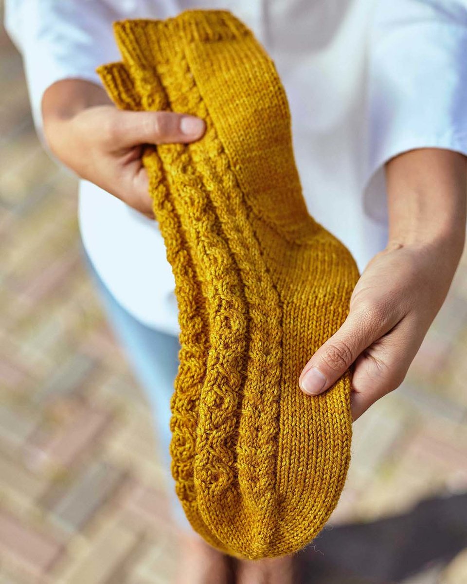 pompommag's tweet photo. 📣 Only two more sleeps until the patterns from Interpretations Volume 8 are revealed in full - yay! Get ready for twelve brand new designs from Joji Locatelli and Veera Välimäki on Tuesday 7th December - mark your calendars, diaries, and planners!
#KnittingTwitter #PomPomPress https://t.co/VwOcj46Jum