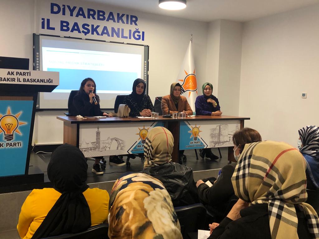 muzeyyenkaya's tweet photo. .@AKKADINGM Tanıtım ve Medya Başkan Yardımcılarımız Sn.@erdentugba,  Sn.@deryaoztekinn ile birlikte ;İlçe Başkanlarımız, Yürütme Kurulu Üyelerimiz ve İlçe Tanıtım Medya Başkanlarımıza, Sosyal Medya Stratejileri üzerine eğitim verildi. https://t.co/eWIH43IG6d