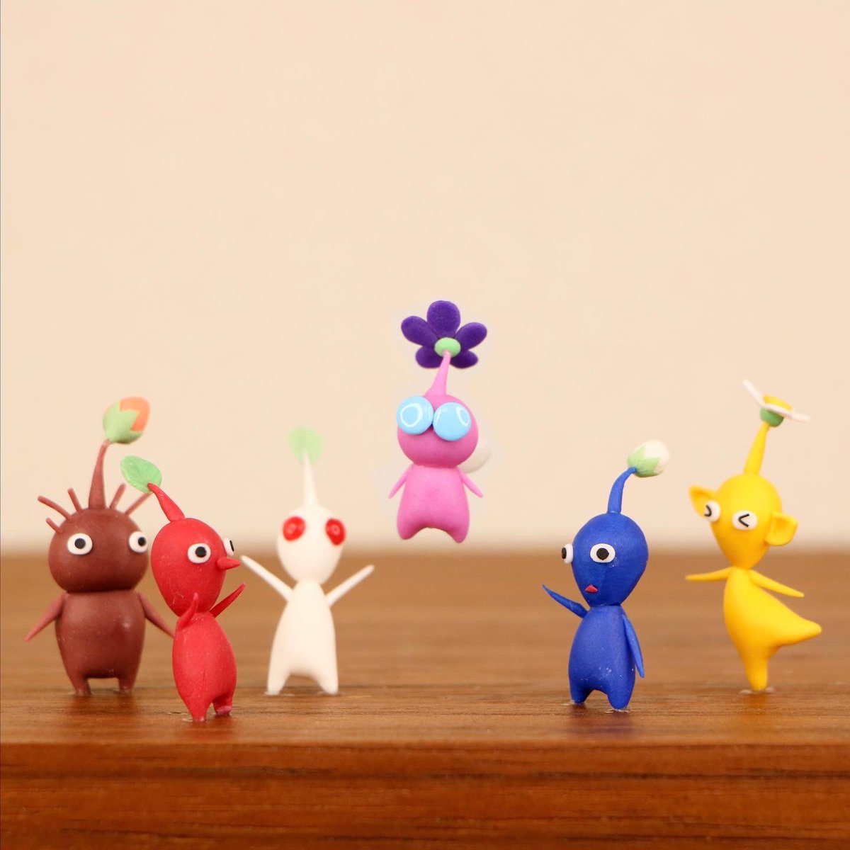 hakobune_mini's tweet photo. ꒰ঌ羽ピクミンの仲間入り໒꒱
ハコブネHOUSEに新しく羽ピクミンがやってきました✨ =͟͟͞͞𓆩( ㅇㅇ)𓆪

 #樹脂粘土
 #ミニチュア
  #ピクミン
 #ピクミンブルーム https://t.co/2Khu0yMoYD