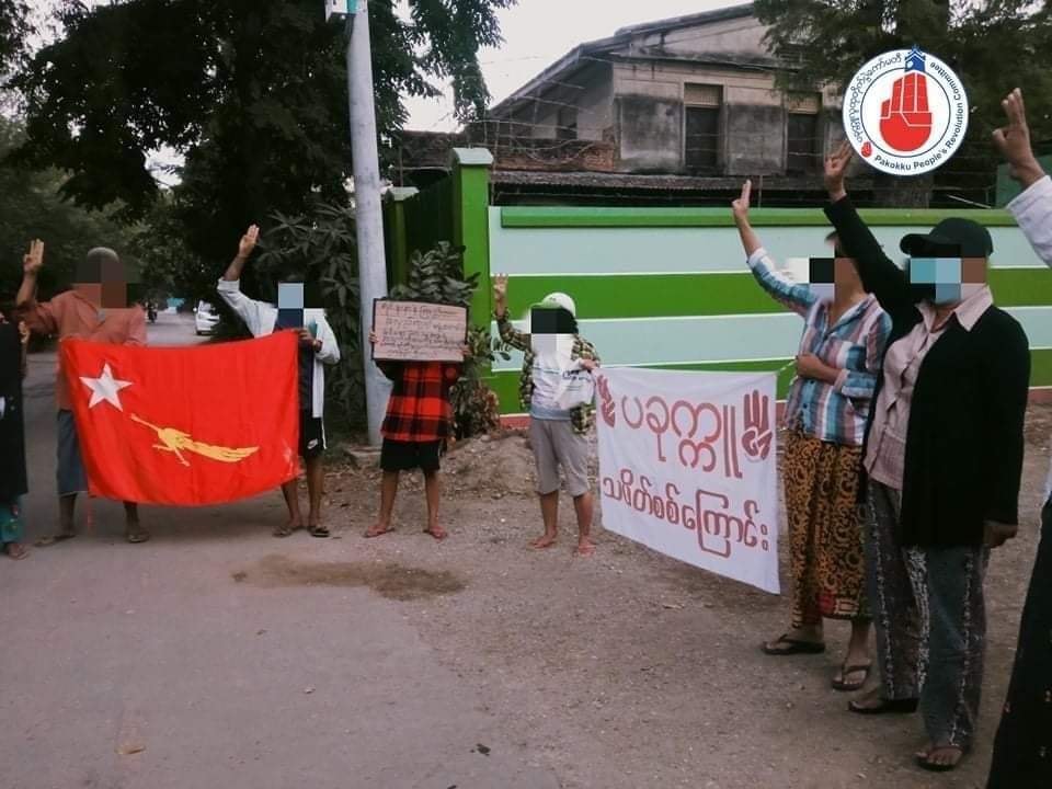 Khithitofficial's tweet photo. ပခုက္ကူတွင် အကြမ်းဖက် ဖက်ဆစ် စစ်အာဏာရှင် ဖြုတ်ချ​ရေး ချီတက်
ရန်ကုန်၊ ဒီဇင်ဘာ ၅
မ​ကွေးတိုင်း၊ ပခုက္ကူ မြို့နယ်တွင် အကြမ်းဖက် ဖက်ဆစ် စစ်အာဏာရှင် ဖြုတ်ချ​ရေး အတွက် ယ​နေ့ ဒီဇင်ဘာလ ၅ ရက်နေ့တွင် ပြည်သူများက ချီတက် ဆန္ဒပြ သပိတ်​မှောက်ကြသည်။ https://t.co/pumQ06UFfs
