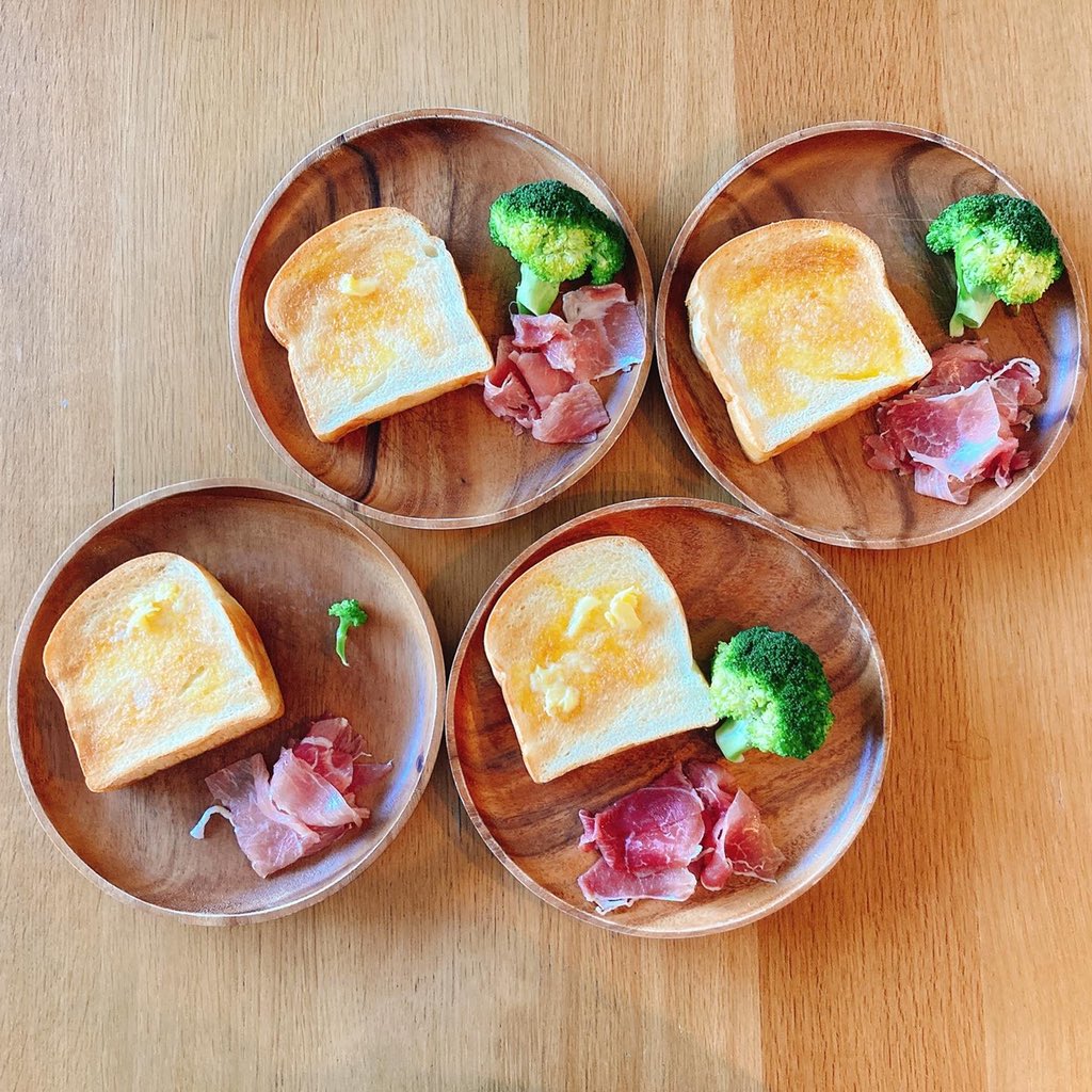 Cookdad_K's tweet photo. 近所にパン屋ができました🍞牛乳食パン専門店のみるくさん @tokyomilkpan の海老名店です！

トーストしてバターを乗せたら。。。美味い！

歯応えしっかり、噛むほど甘味が出てくるタイプ、好みです✌️

また行きます～😆
.
#牛乳食パン
#牛乳食パン専門店
#牛乳食パン専門店みるく
#海老名 https://t.co/TTjDQJAgDI