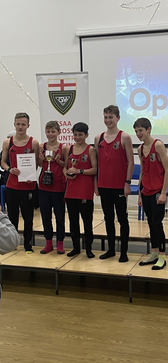 Super day in Newquay yesterday with our under 15 boys winning the English Schools Cross Country Cup. Excellent running by the entire team.
#chilternharriers #loverunning #challoners