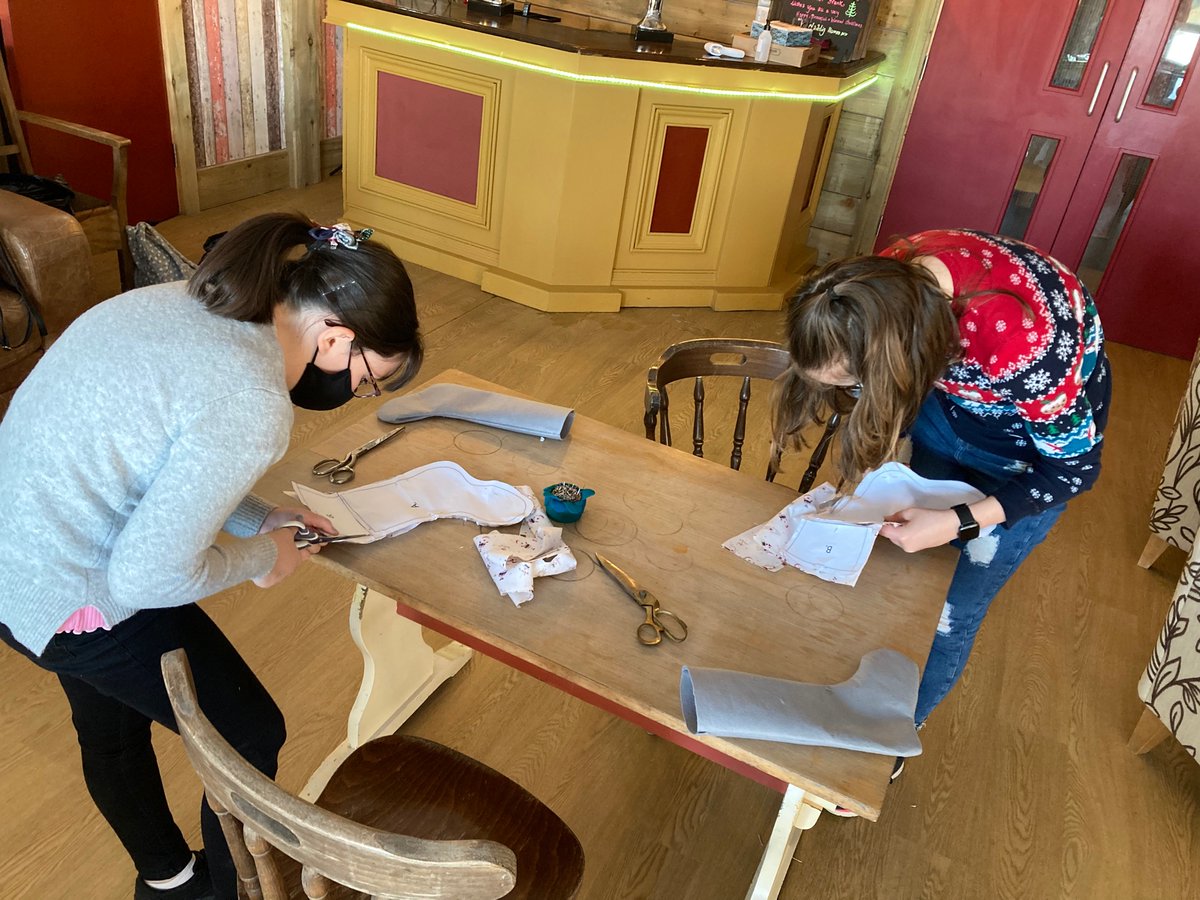 UrddCeredigion's tweet image. Bore hyfryd yn y gweithdy creu hosan Nadolig🧵🪡⭐️🎅🎄

#UrddCeredigion #Gweithdy #Nadolig