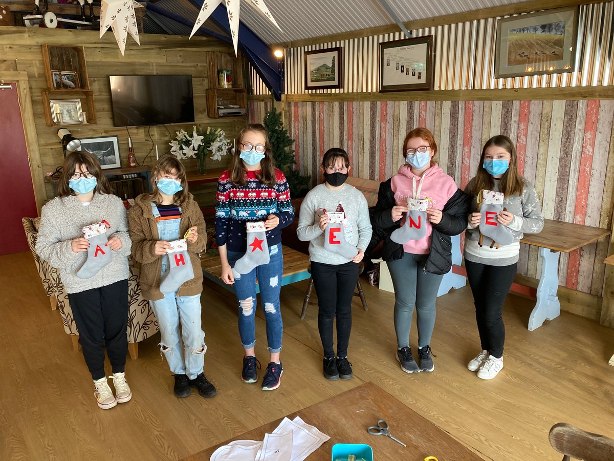 UrddCeredigion's tweet image. Bore hyfryd yn y gweithdy creu hosan Nadolig🧵🪡⭐️🎅🎄

#UrddCeredigion #Gweithdy #Nadolig