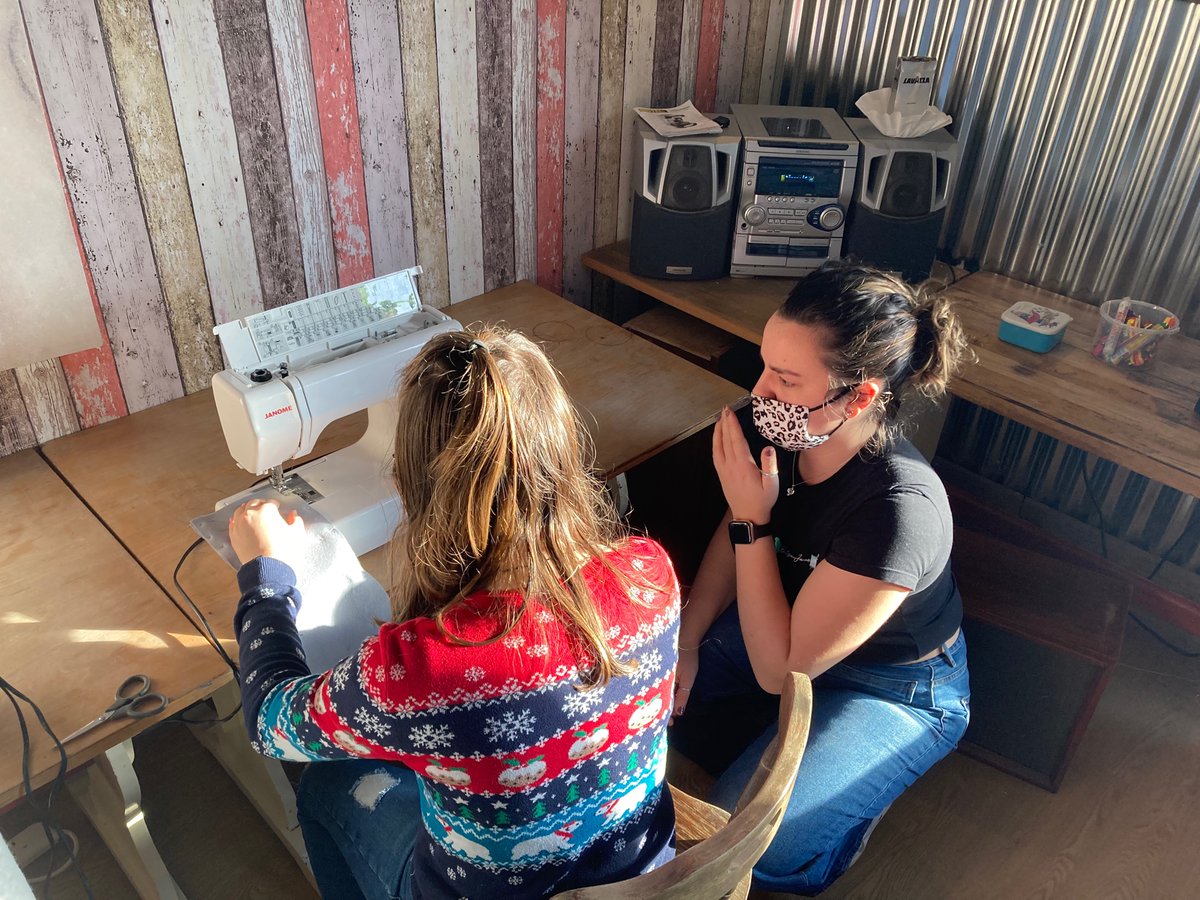 UrddCeredigion's tweet image. Bore hyfryd yn y gweithdy creu hosan Nadolig🧵🪡⭐️🎅🎄

#UrddCeredigion #Gweithdy #Nadolig