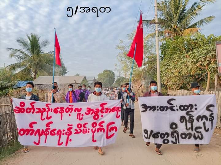 kayaprilnyein1's tweet photo. "အားတင်းထား ရန်ကုန် ၅/ တွေရှိတယ်'' 

BaKaTha Students Union Federation of Ayartaw Township staged a protest in defiance of Military dictators by standing with the fallen heroes of Kyeemyindine Township.

#HelpMyanmarIDPs #Dec5Coup
#WhatsHappeningInMyanmar https://t.co/AGvTKXmLXA