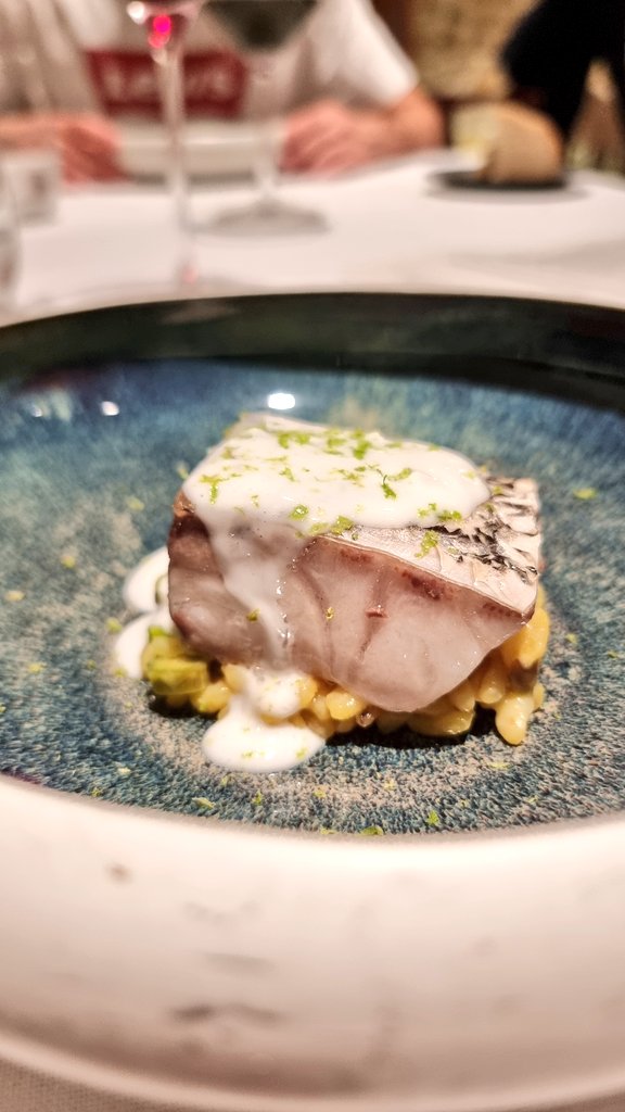 clarapvillalon's tweet photo. Buenas sensaciones en @eldoncel_ con un menú arraigado a la zona pero sin ignorar productos de fuera. Técnicas depuradas, platos muy gustosos: royal de foie gras con hígado de rape escabechado, la corvina sobre guiso de trigo y la ostra en dashi de setas o el arroz de morro. https://t.co/7Ak3RuDB7f